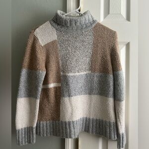 Liz Claiborne Gray and Cream Color Block Turtleneck Sweater